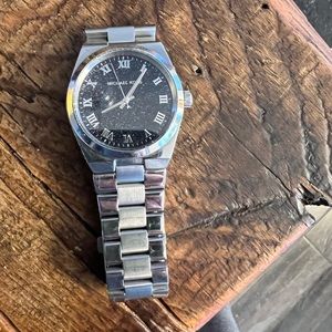 Michael Kors Silver-Tone Watch very good condition